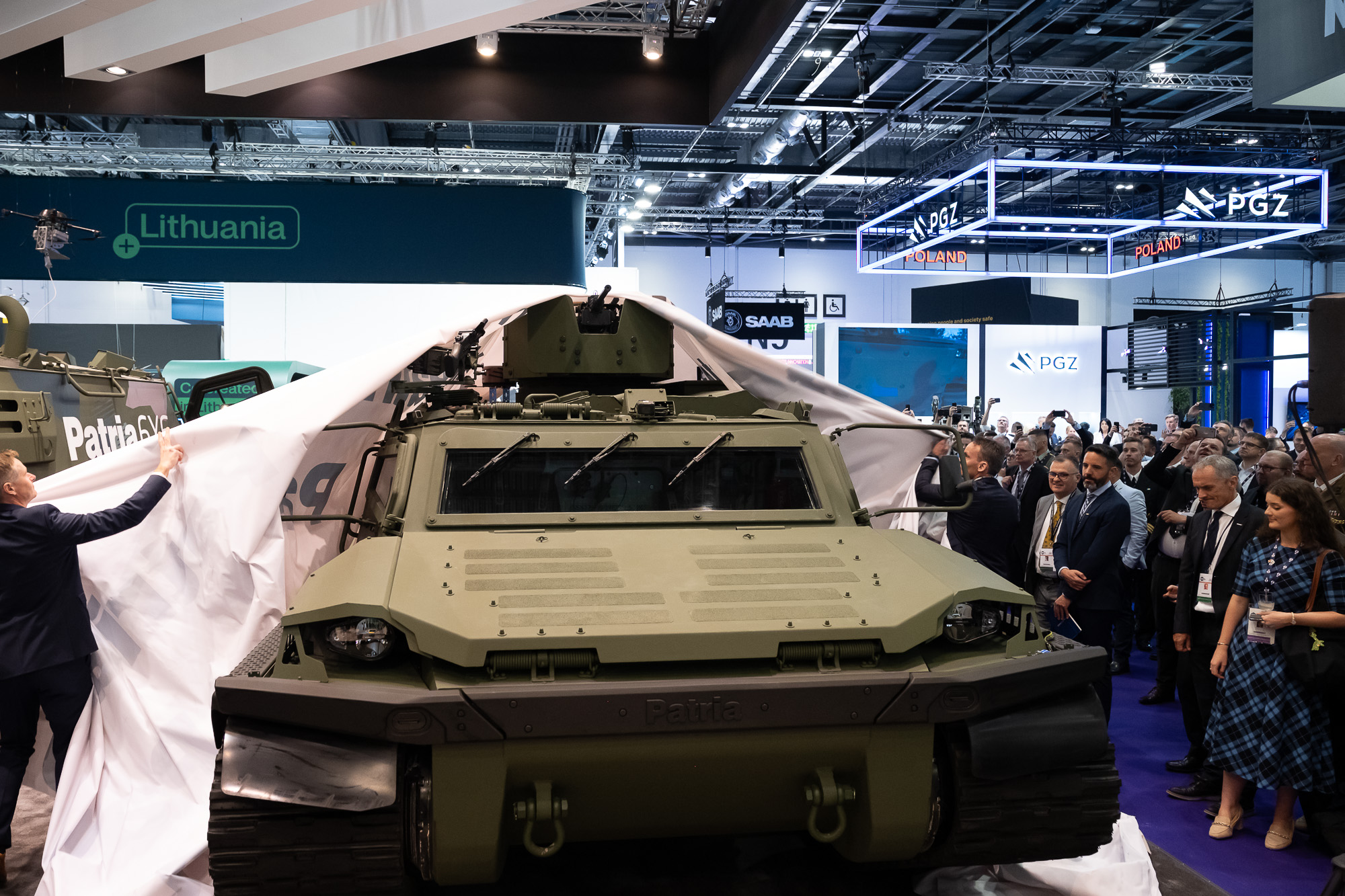 Patria visar upp Trackx på DSEI Foto: Patria