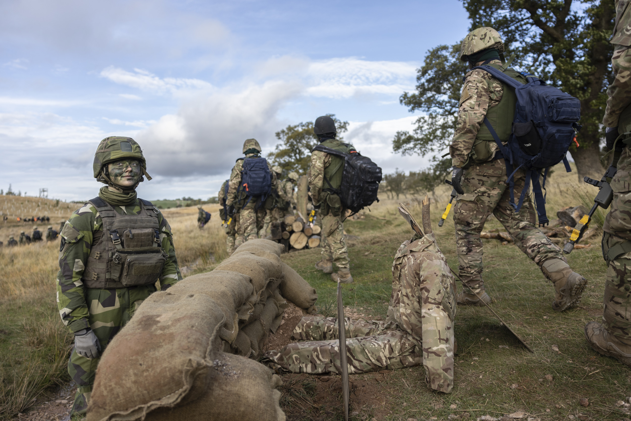 Svenska instruktörer utbildar ukrainska rekryter i Storbritannien inom ramen för Operation Interflex Foto: Bezav Mahmod/Försvarsmakten