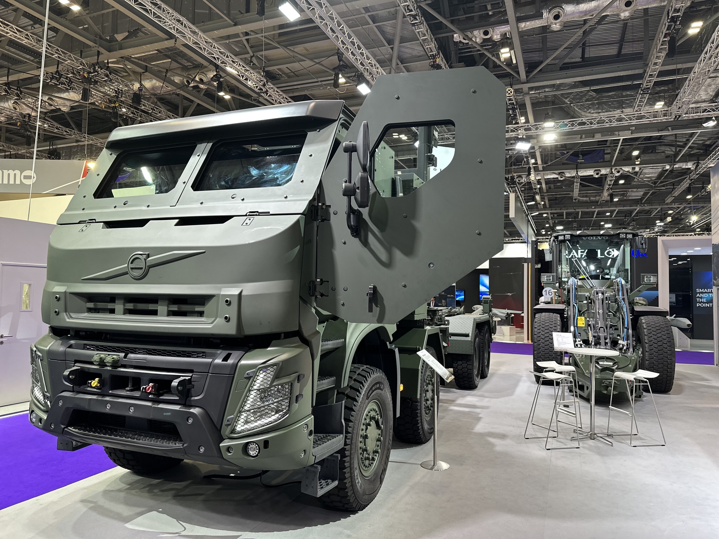 Volvo FMX 8x8 Rigid vid DSEI 23 Foto: Volvo Defense