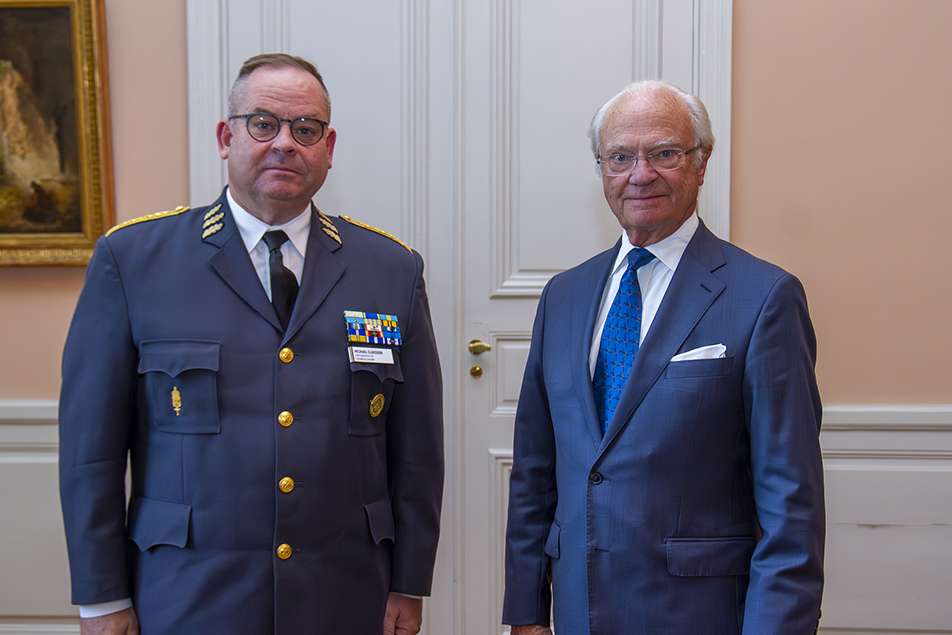 Sveriges nye överbefälhavare, general Michael Claesson och HM Kungen Foto: Henrik Garlöv/Kungl. Hovstaterna