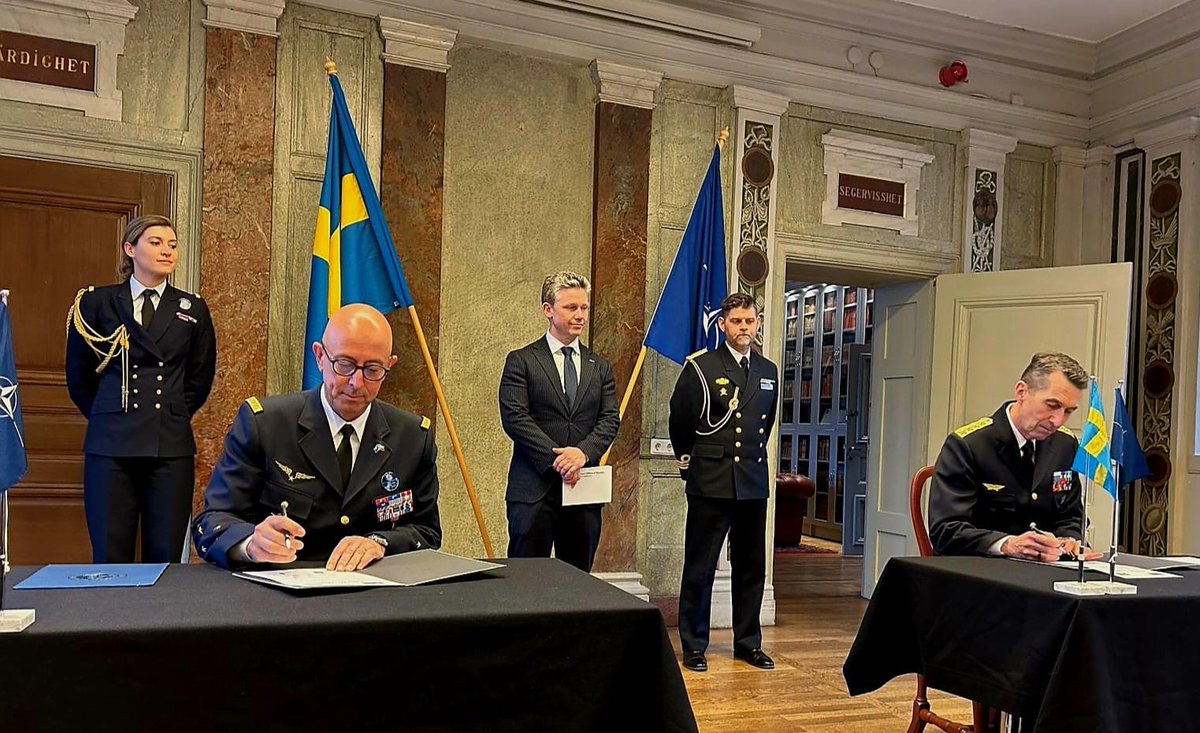 General Philippe Lavigne, försvarsminister Pål Jonson (M) och överbefälhavare Micael Bydén Foto: Nato ACT