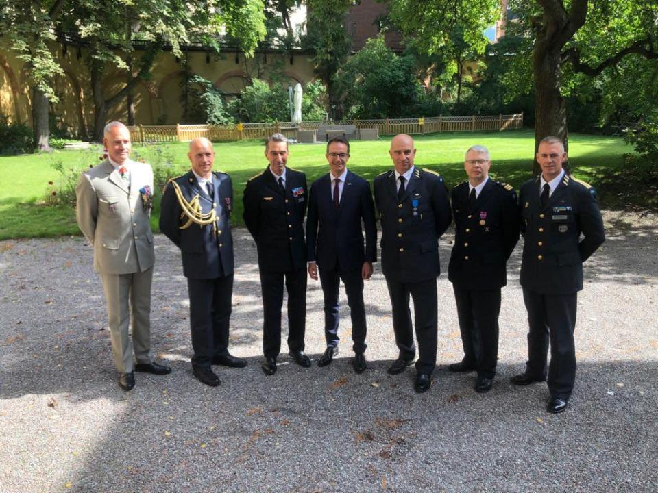 Arméchefen gen Pierre Schill, öv Per Åkerblom, ÖB Micael Bydén, ambassadör Etienne de Gonneville, bgen (ret.) Anders Löfberg, övlt Patrick Sandström, Arméchefen genmj Jonny Lindfors. Foto: Franska ambassaden