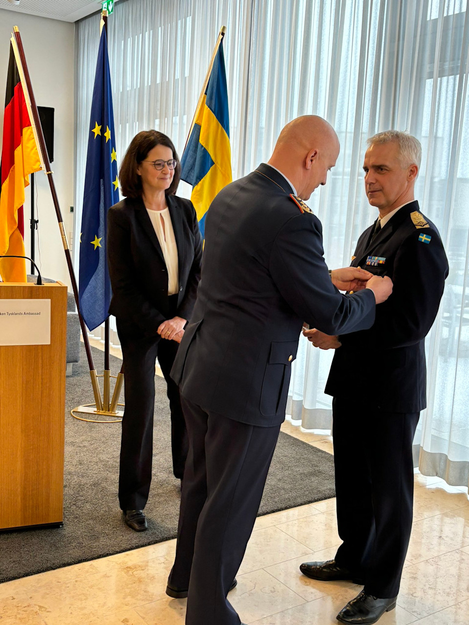 Ambassadör Christina Beinhoff, flygvapenchef Jonas Wikman och generallöjtnant Ingo Gerhartz, chef för det tyska flygvapnet Foto: Copyright: Tyska Ambassaden