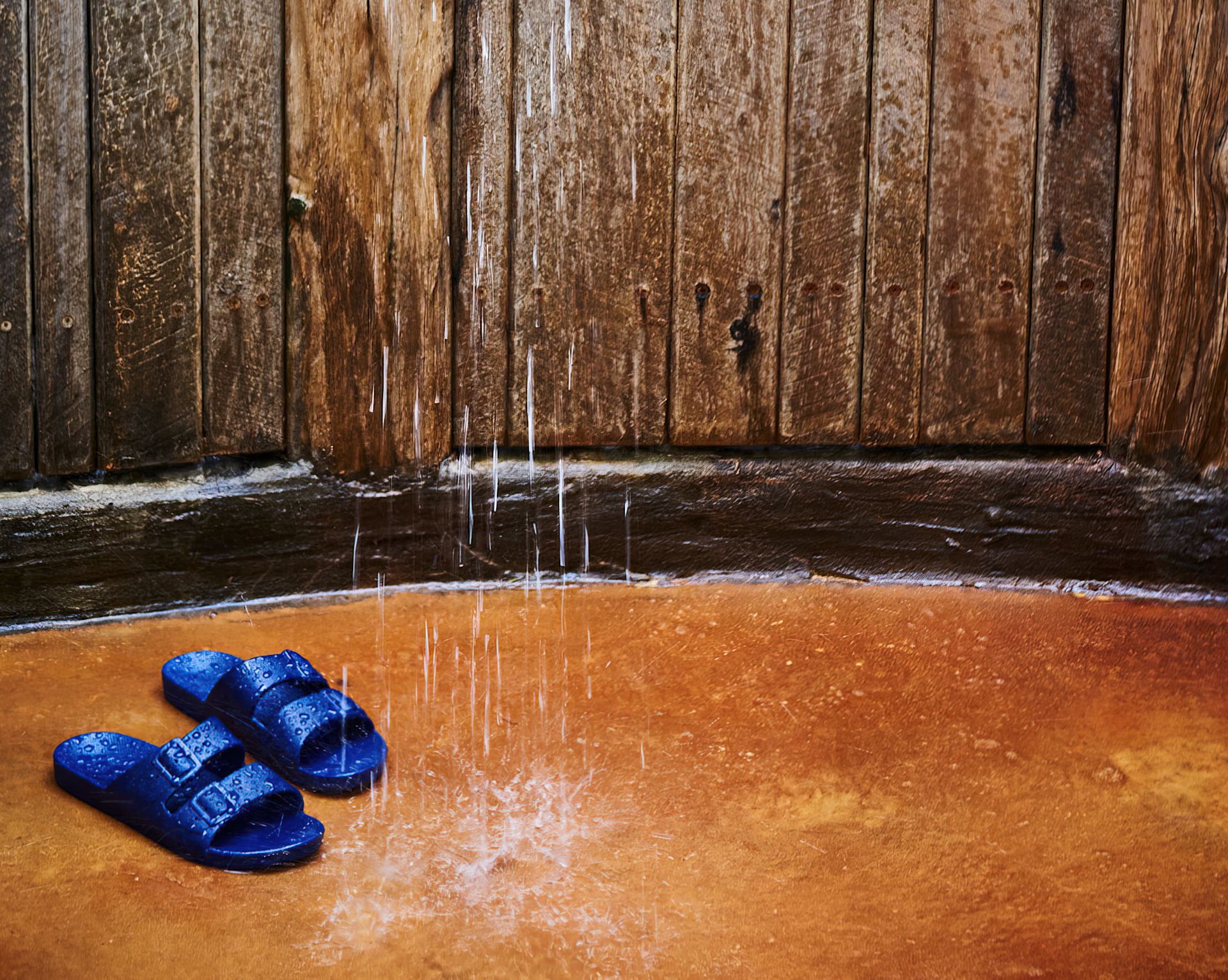 bathing experiences_outdoor timber shower