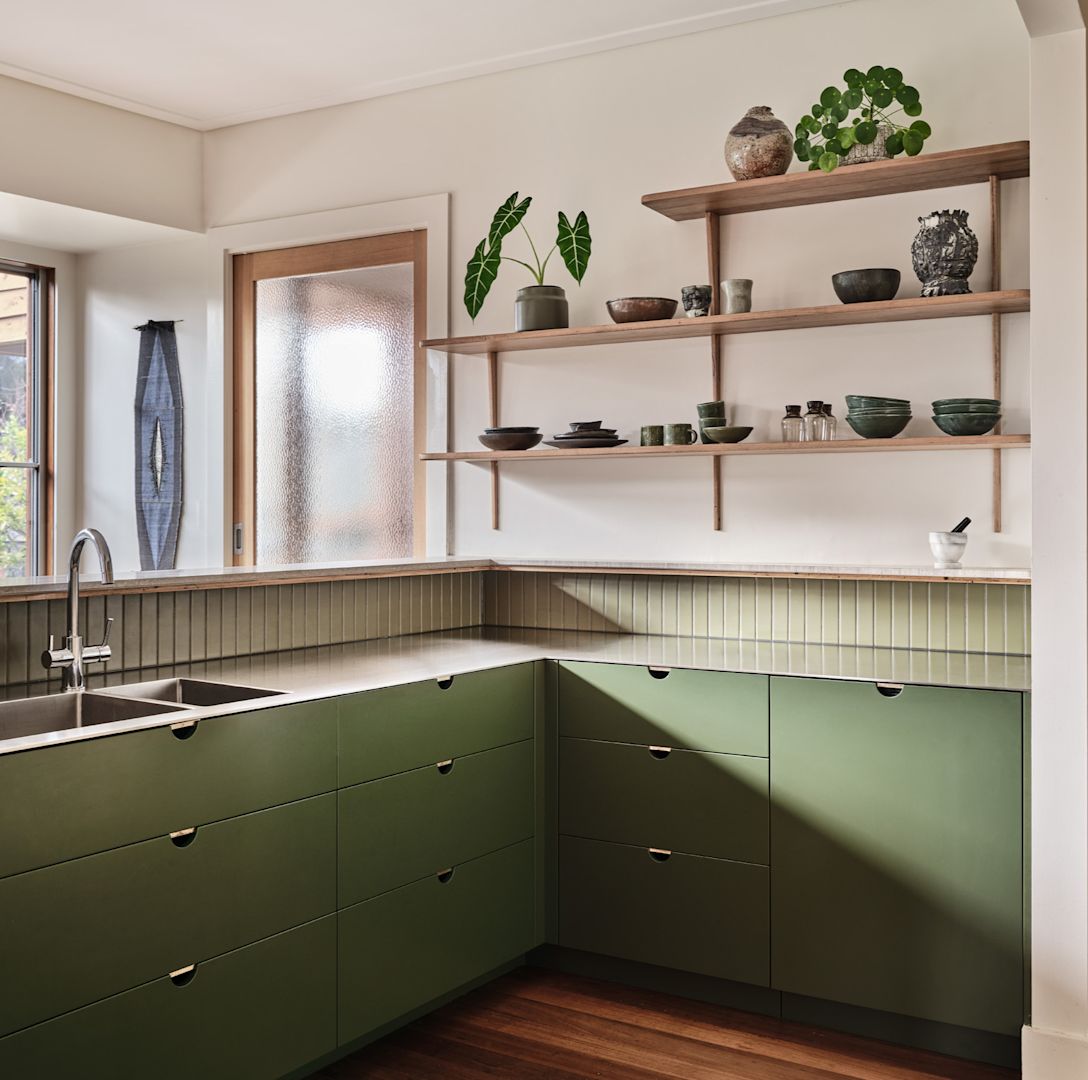 Lakes Drive_kitchen shelves