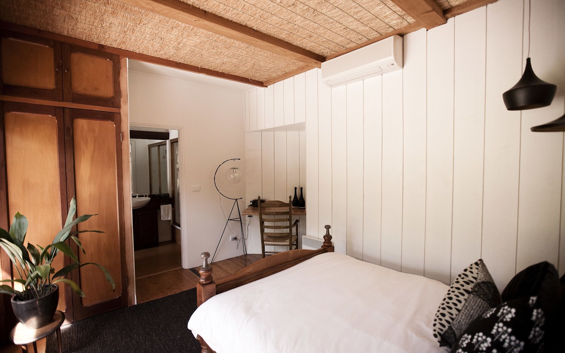 hummingbird eco retreat_panel walls_wellness accommodation
