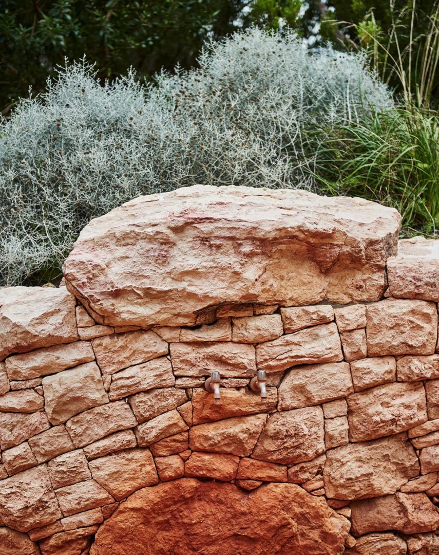 bathing experiences_stone wall_outdoor tapware 