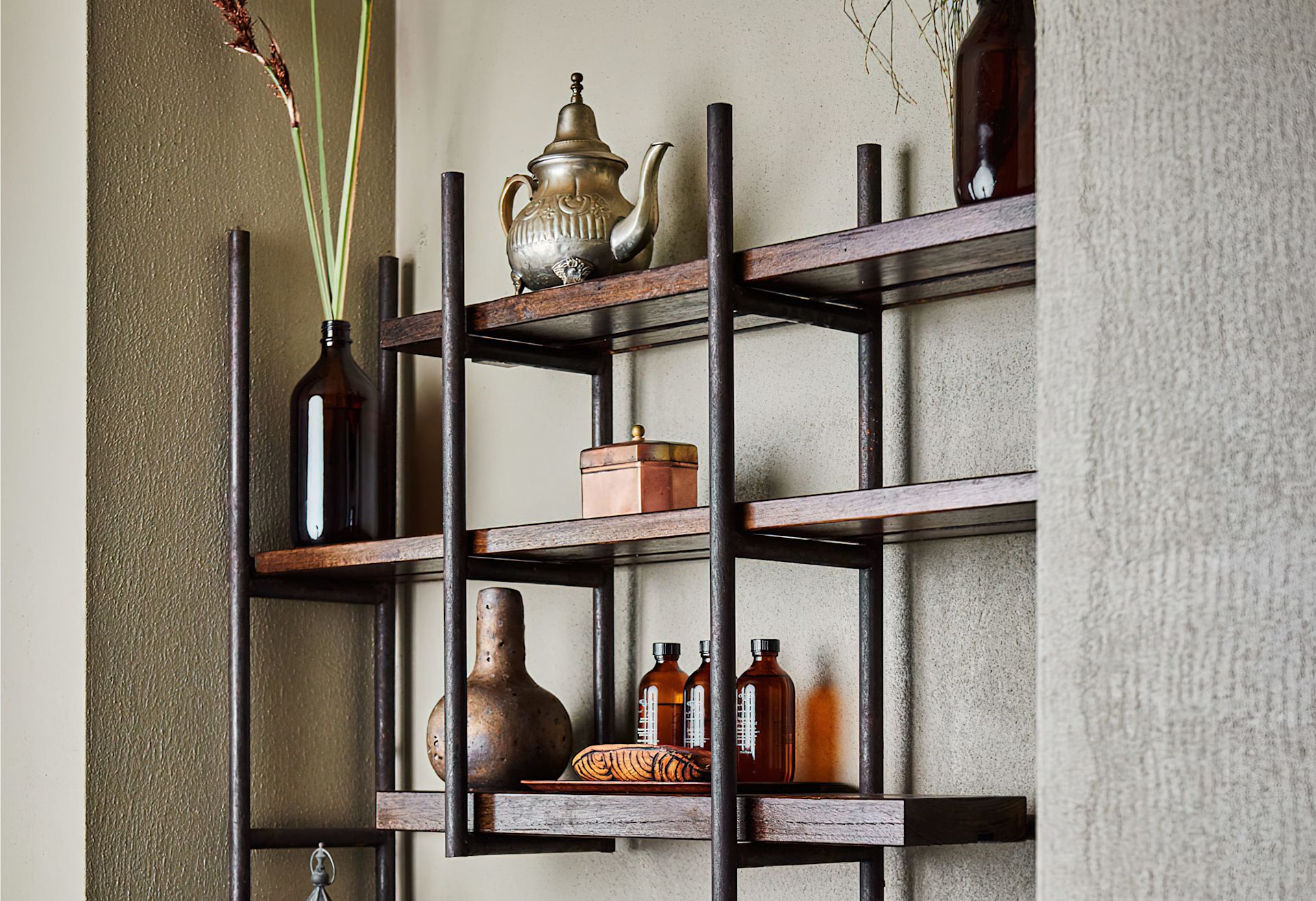 treatment rooms_timber shelf styling_textured wall