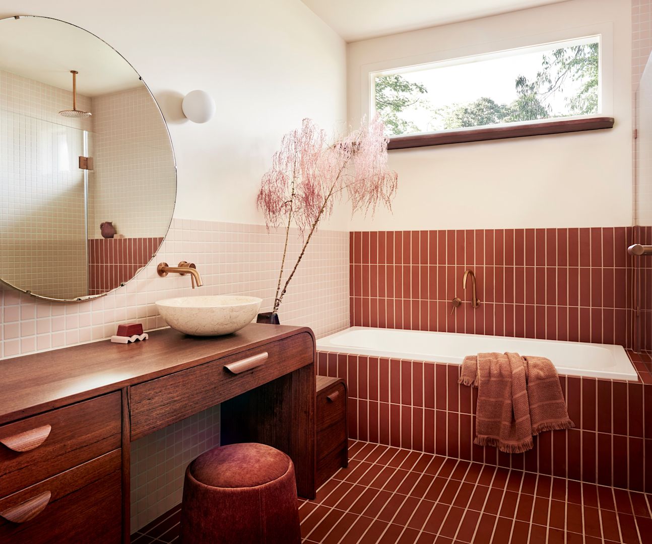 kim kneipp gordon grove_bathroom view with vase_landscape