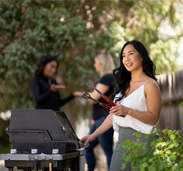 girl-at-bbq-grill-mobile