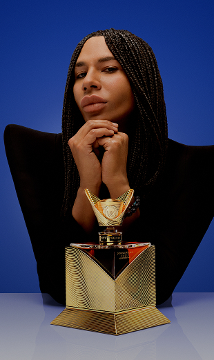 The image displays a luxurious bottle of Johnnie Walker whisky in an ornate, gold geometric box.