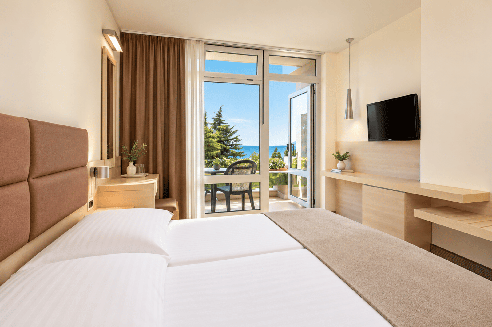 Superior room with balcony sea view