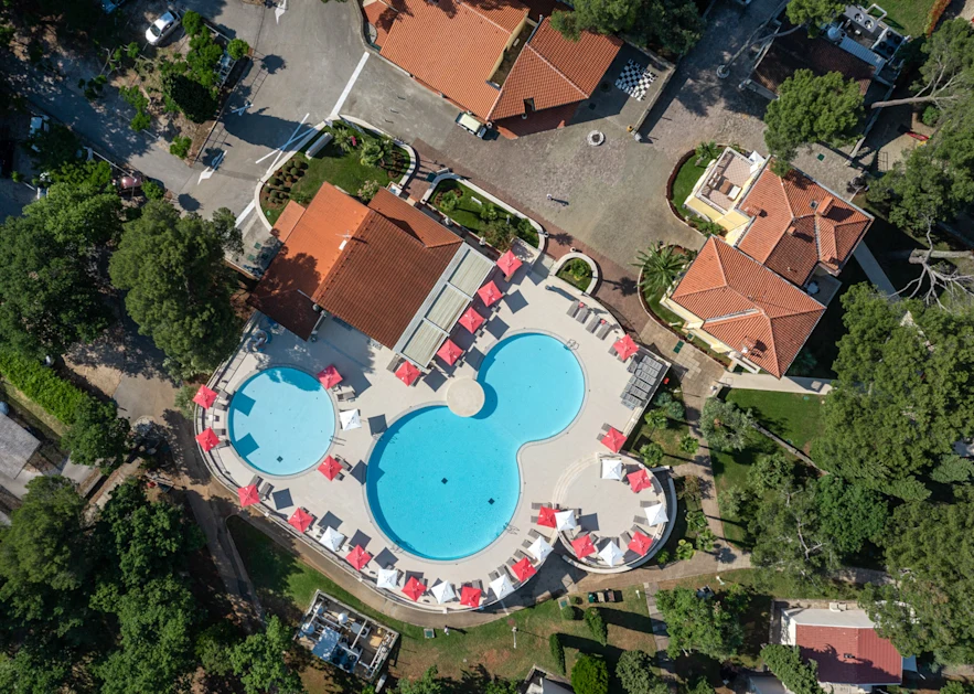 apartments-bellevue-plava-laguna-swimming-pool-1