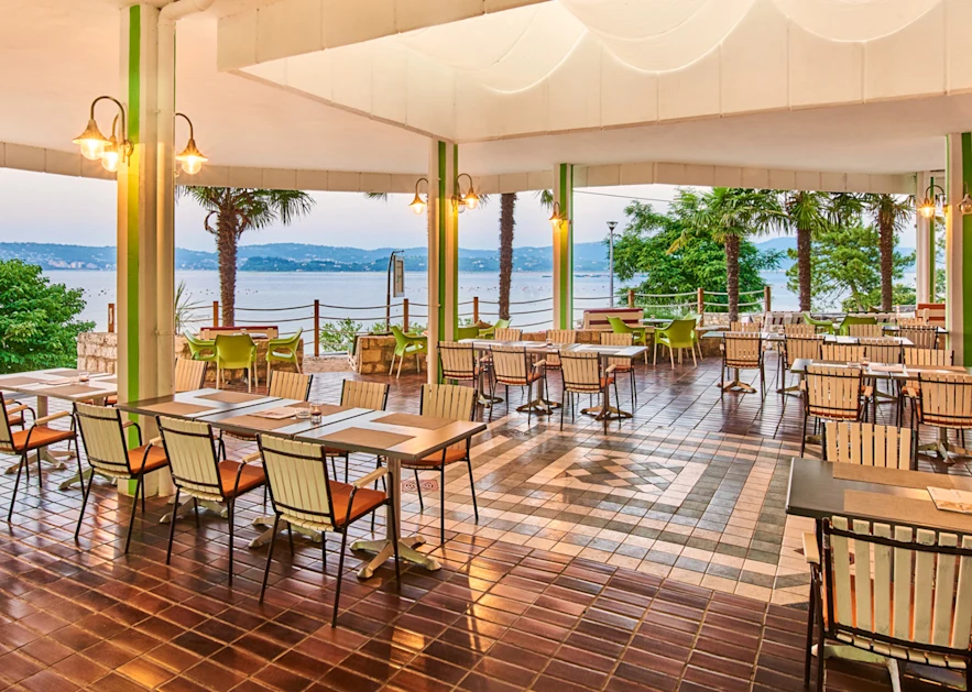 apartments-kanegra-resort-goIngreen-pizzeria-sunset