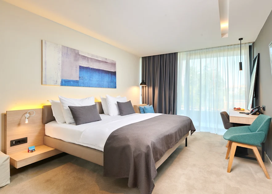 hotel-park-plava-laguna-superior-room-with-balcony-sea-side-invalidska-2