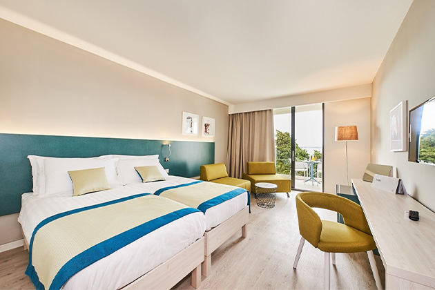 Premium camera con balcone vista mare - Family