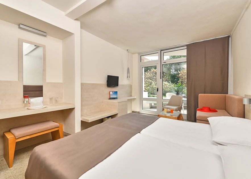 hotel-mediteran-plava-laguna-classic-room-with-balcony