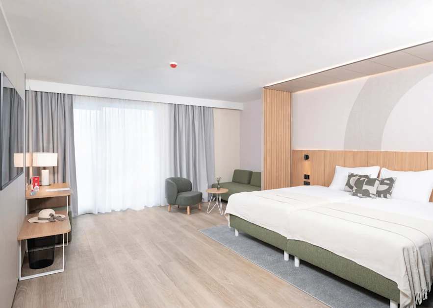 Hotel Garden Istra Superior room with balcony pool side Family 7)