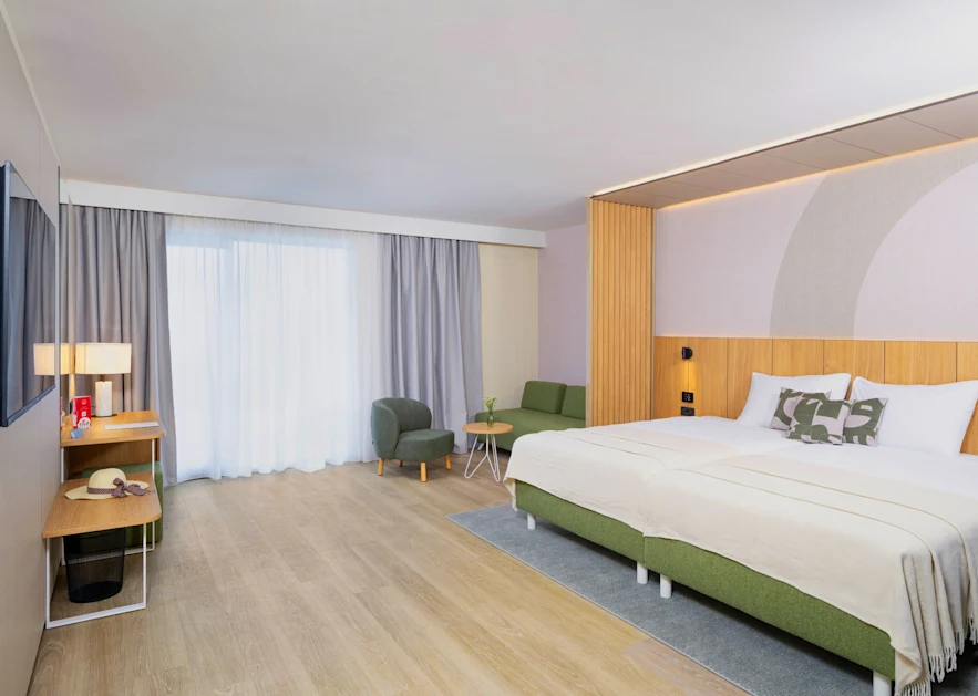 Hotel Garden Istra Superior room with balcony pool side Family 7)