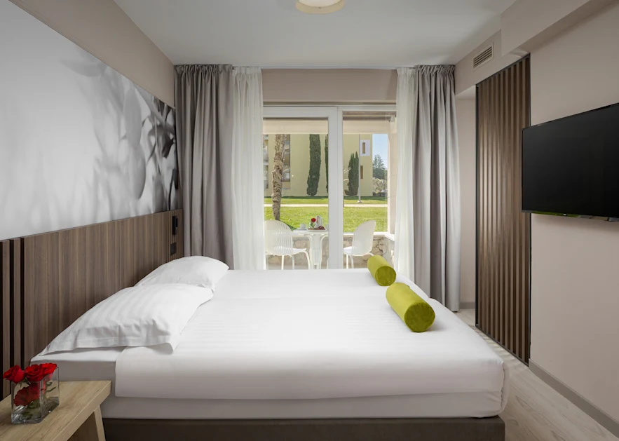 residence-garden-istra-superior-room-with-balcony-pool-side-family-f4bxd