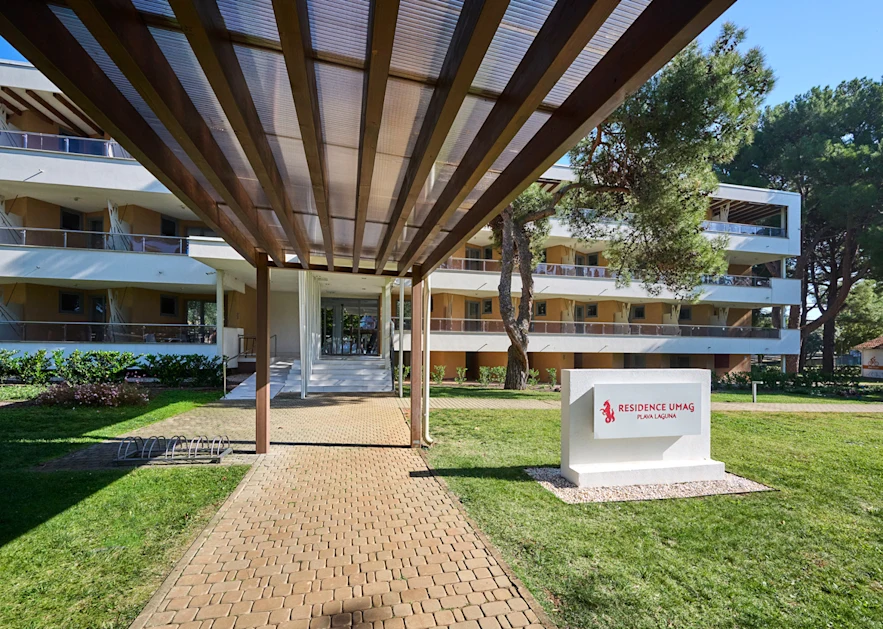 Residence Umag Plava Laguna 2022 entrance landscape (8)
