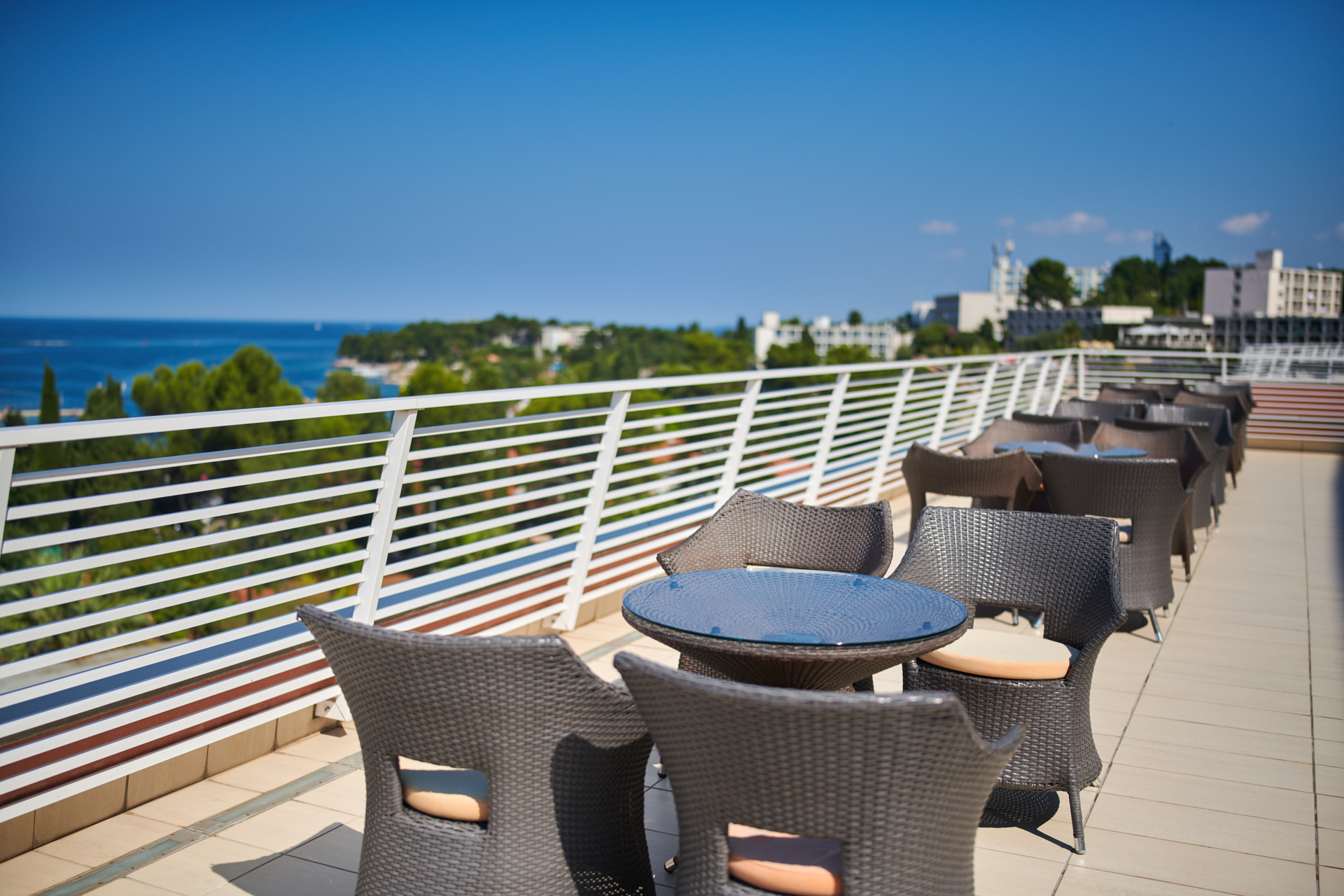 hotel albatros restaurants & bars