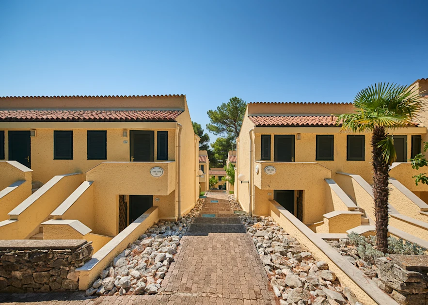 apartments-bellevue-plava-laguna-exterior