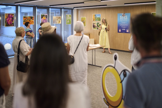 BEE SWEET TO THE BEES 2025 SAVE THE BEES Photo exhibition 652x435