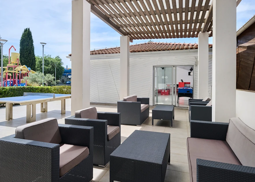 0003 Hotel Gardfen Istra 2025 Teen Club outdoor lounge (5)