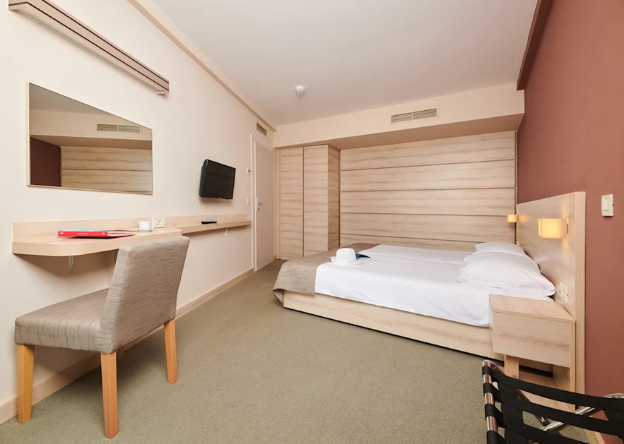 hotel-materada-plava-laguna-classic-room-with-balcony-park-side-family-2