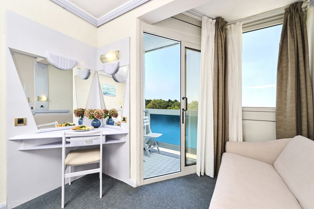 Classic soba z balkonom pogled na morje - dodatno ležišče