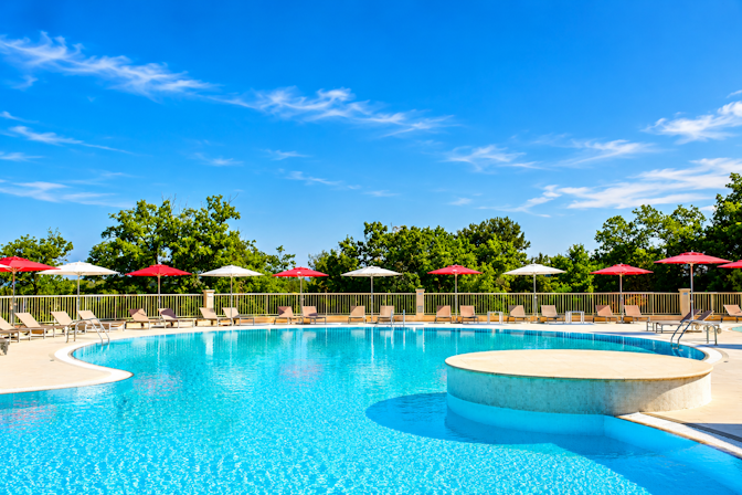 Apartments Bellevue pools