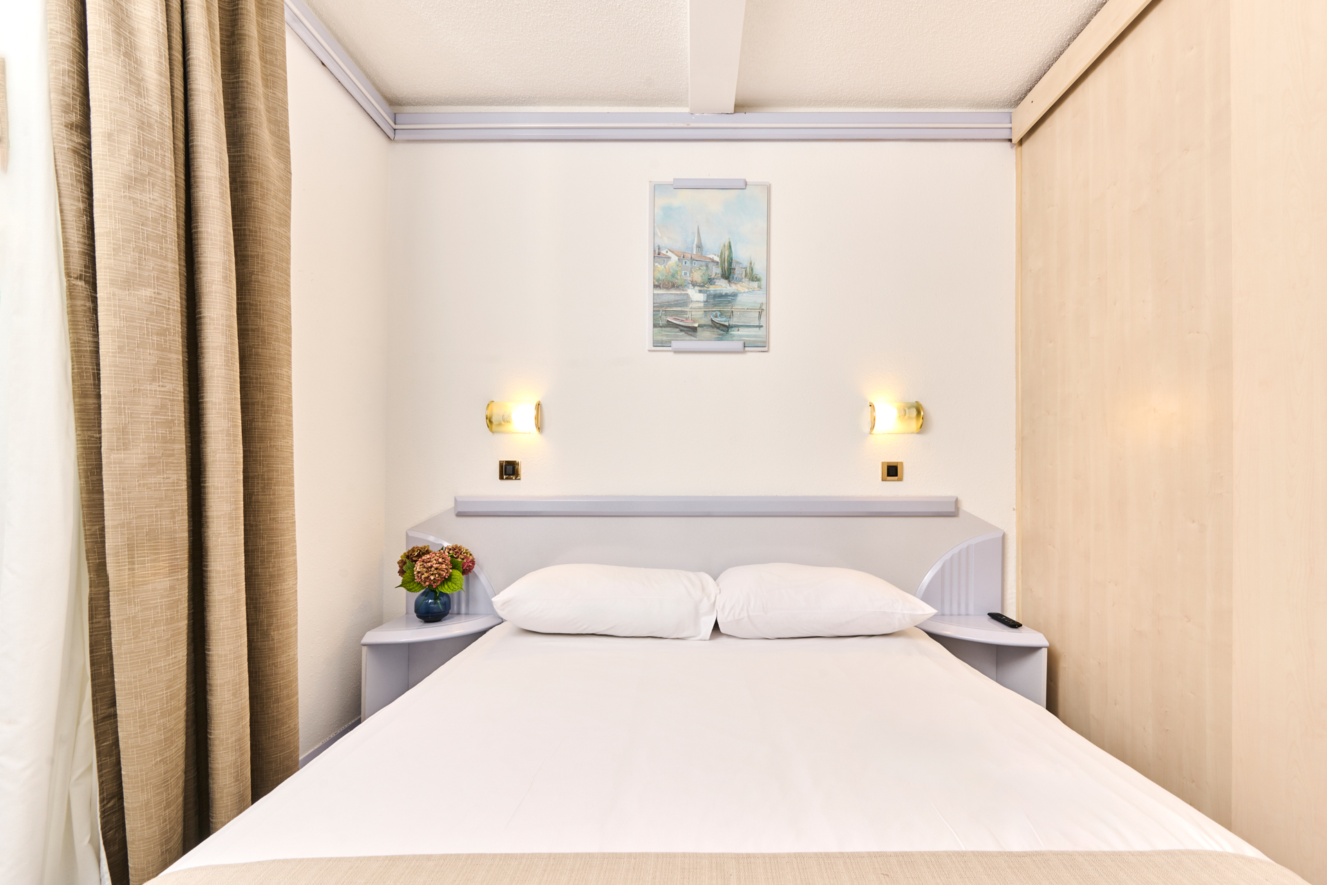 Hotel Plavi Economy Room with French Bed Park Side1