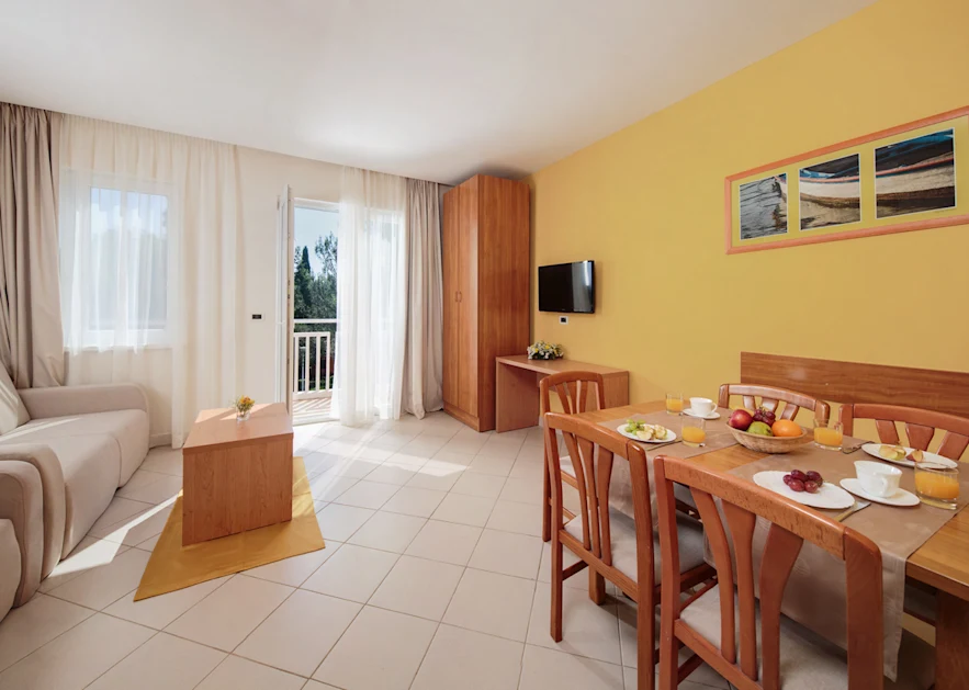 apartments-katoro-plava-laguna-classic-apartment-5-balcony-park-side