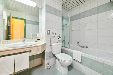 Hotel Aurora Plava Laguna 2019 suite with balcony park side U4BP (2)