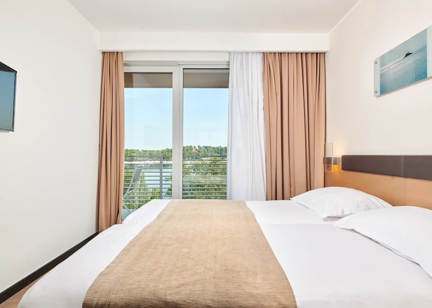 hotel-molindrio-plava-laguna-suite-with-balcony-sea-view