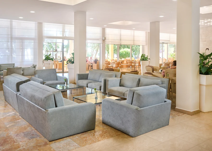 0002 Hotel Aurora Plava Laguna 2024 reception & Lobby (2)