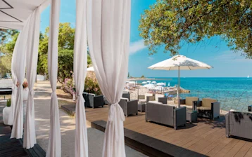 Hotel-Coral-Bars-and-restaurants beach club 3