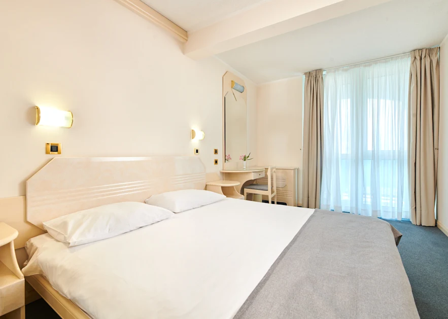 hotel-gran-vista-plava-laguna-classic-room-with-balcony-sea-side-extra-bed-4