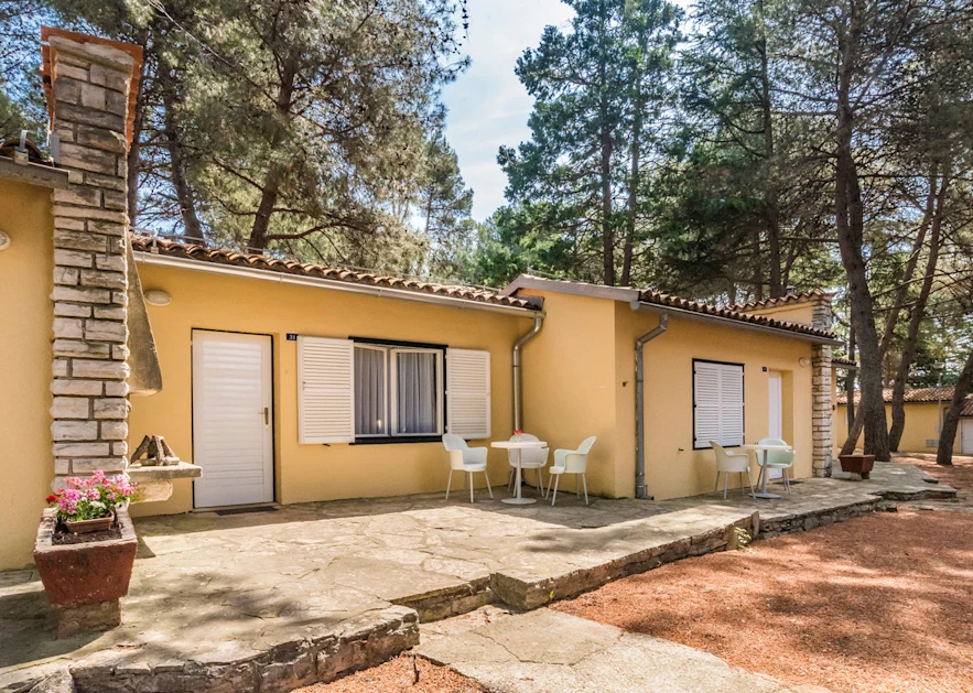 rooms-savudrija-plava-laguna-bungalow-with-terrace-2tg