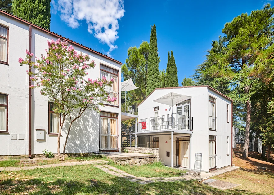 apartments-astra-plava-laguna-landscape-entrance-1