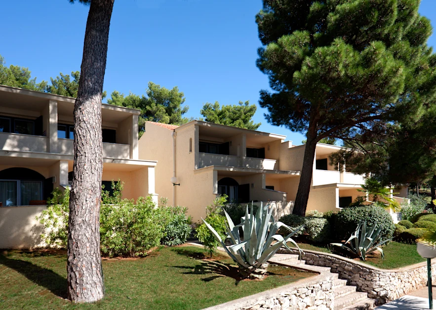 apartments-bellevue-plava-laguna-studio-building