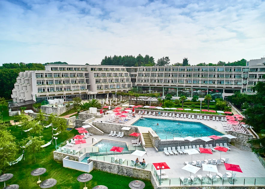 hotel-mediteran-plava-laguna-landscape