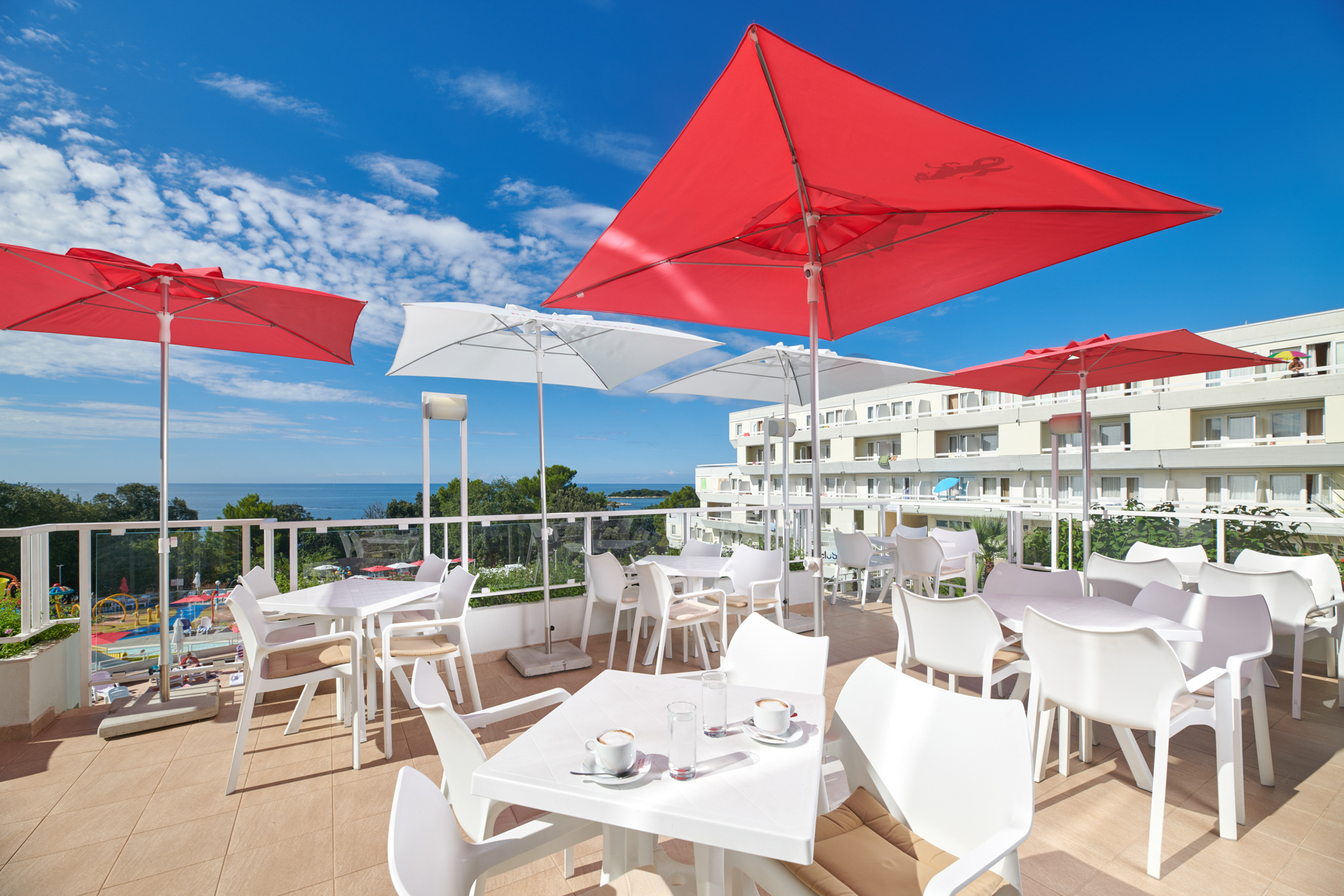 hotel delfin description