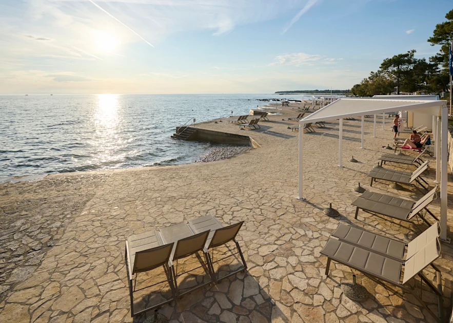 Hotel Pelegrin Plava Laguna 2025 beach 1600x1067(3)