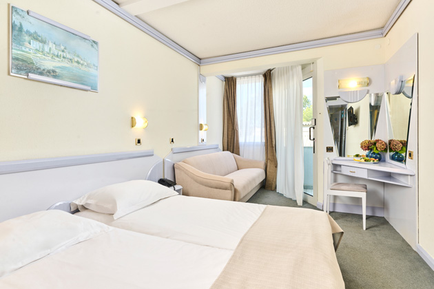 PL Hotel Plavi Classic Room with balcony extra bed2