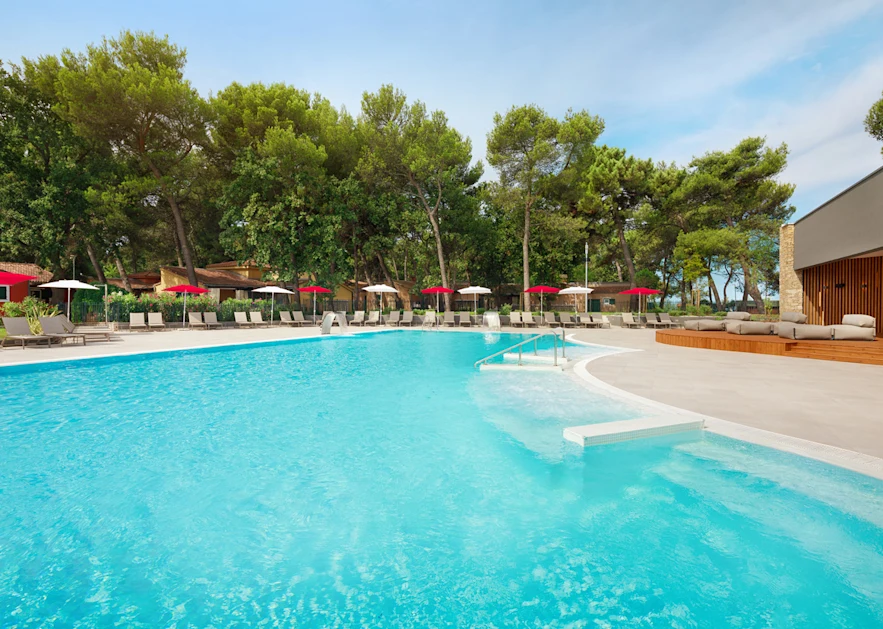 istrian-villas-plava-laguna-swimming-pool-aqua-chill-out