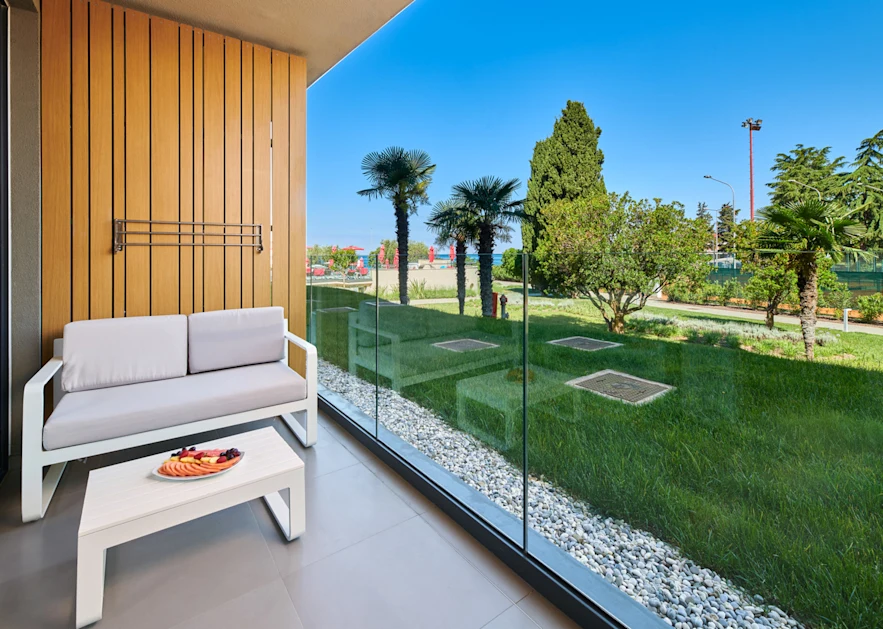 hotel-park-plava-laguna-superior-room-with-balcony-sea-side-invalidska-1