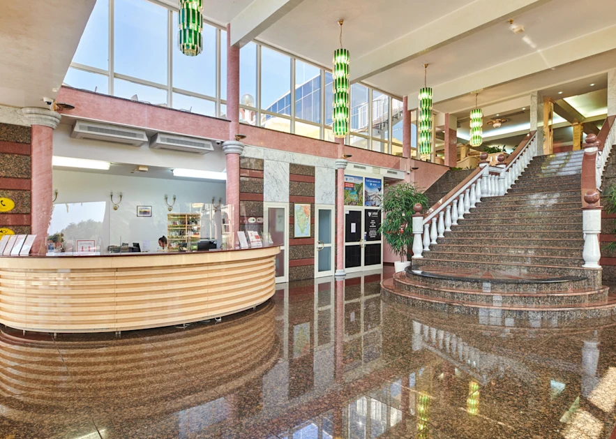 hotel-istra-plava-laguna-reception-lobby