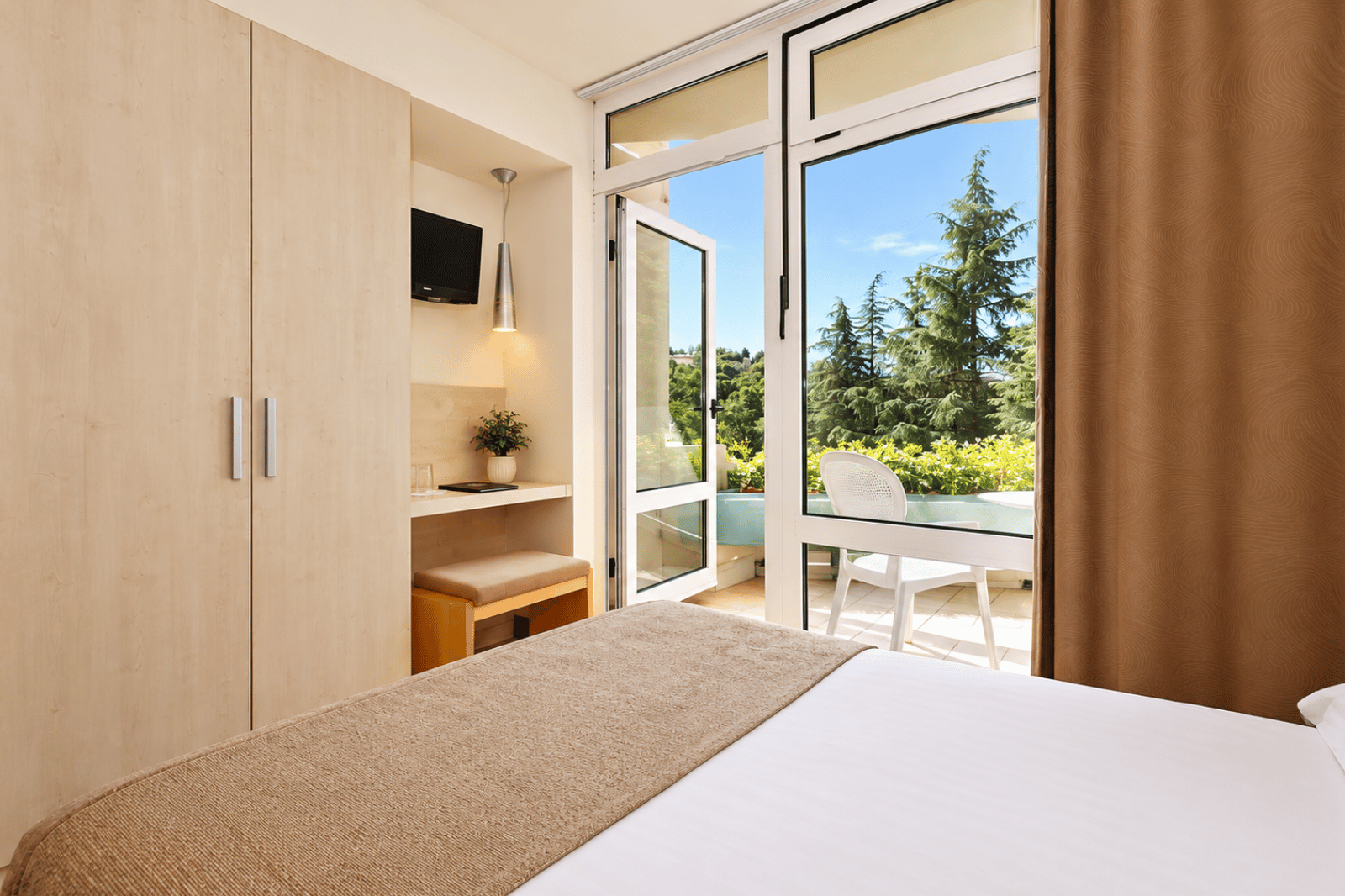Hotel Mediteran Classic single room with balcony park side 1